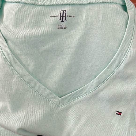 Tommy Hilfiger V-Neck tshirt - Picture 1 of 2